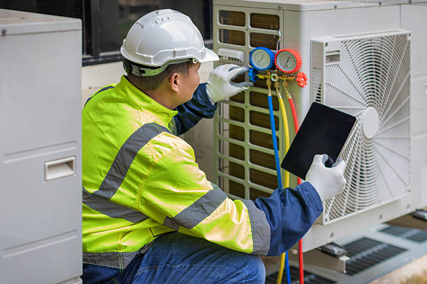 Professional Hvac technician working in Robbins, IL